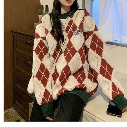 Women's fluffy sweater with a modern diamond pattern and relaxed fit NOVAE