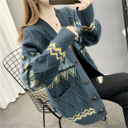Women's chunky knit cardigan with a modern pattern and practical pockets NOVAE