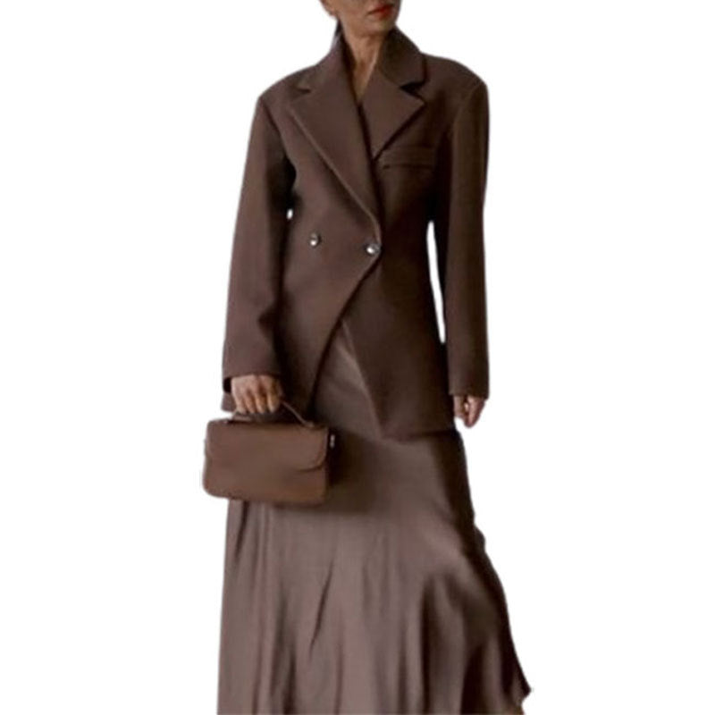 Women's elegant blazer with accentuated buttons and matching skirt NOVAE