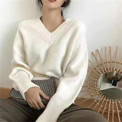Women's V-neck sweater in soft knit NOVAE