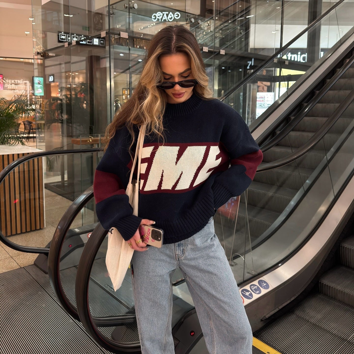 Women's sporty knit sweater with creative graphic design and casual cut NOVAE