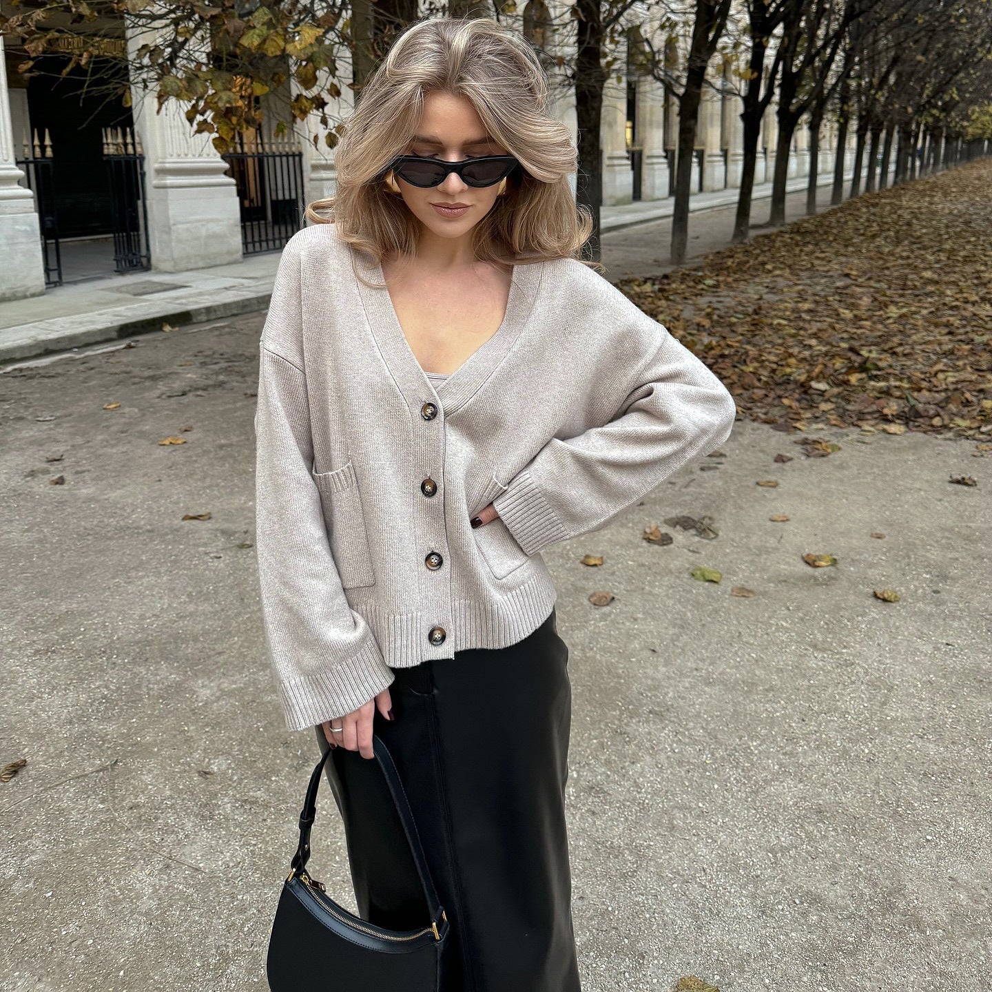 Women's casual cardigan with V-neck and button details NOVAE