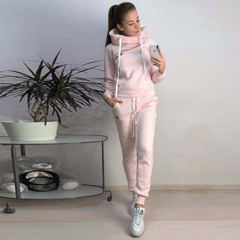 Women's sporty hoodie set with a comfortable fit and elasticated trousers NOVAE