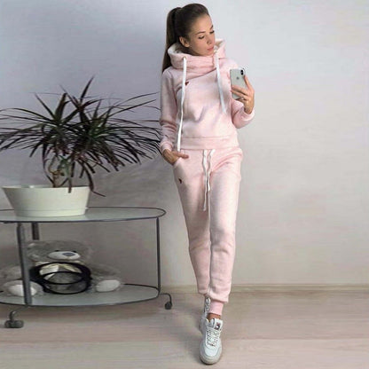 Women's sporty hoodie set with a comfortable fit and elasticated trousers NOVAE