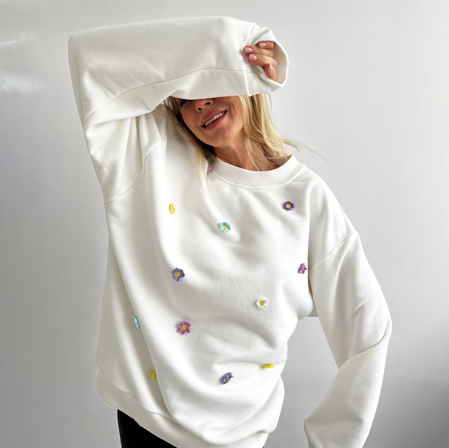 Women's comfortable sweatshirt with colorful floral appliqués NOVAE