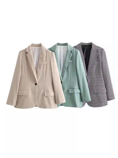 Women's tailored blazer with elegant lapels and practical pockets NOVAE