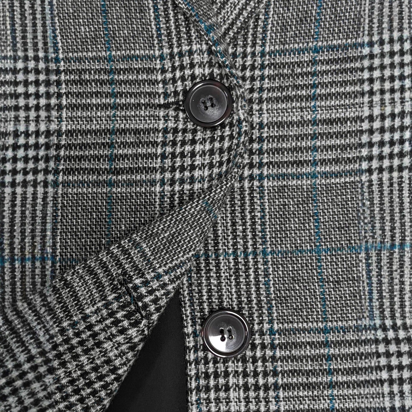 Women's checked blazer with a classic cut and elegant details NOVAE