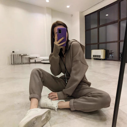 Women's tracksuit with stylish details and elastic waistband NOVAE