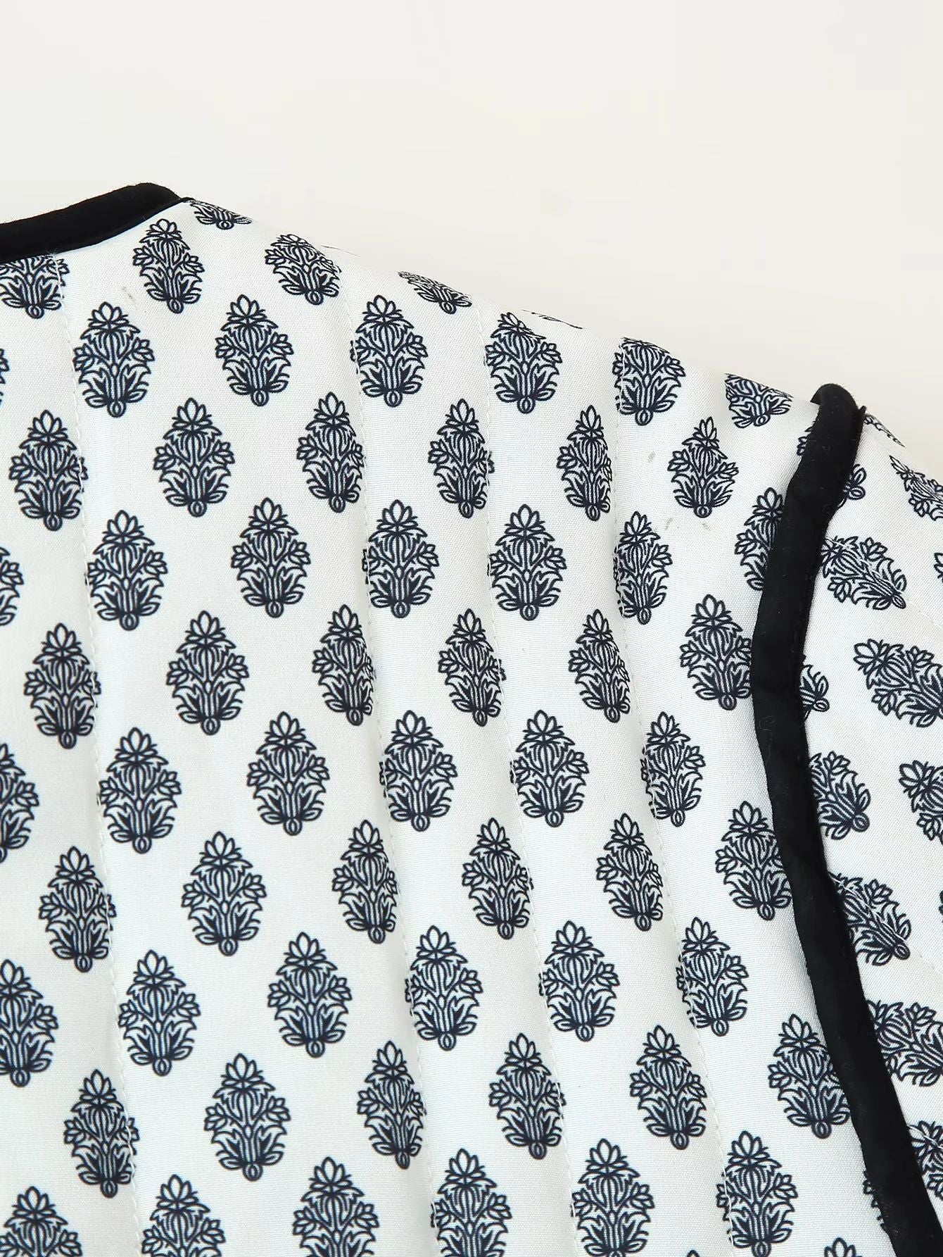 Women's fashionable short jacket with contrasting piping and practical pockets NOVAE