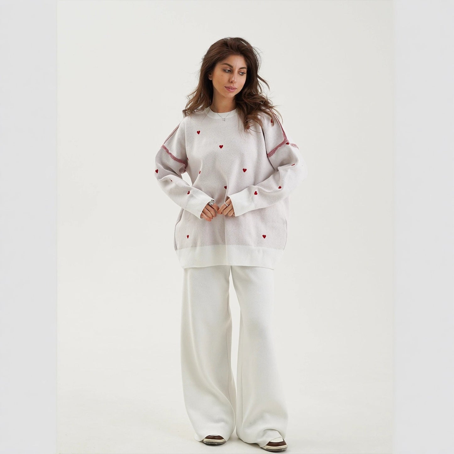 Women's sweater with heart embroidery and a relaxed fit NOVAE
