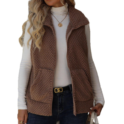 Women's plush vest with practical pockets and collar NOVAE