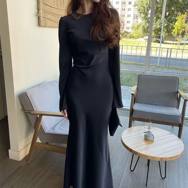 Women's elegant maxi dress with a wide cut and elegant sleeves NOVAE