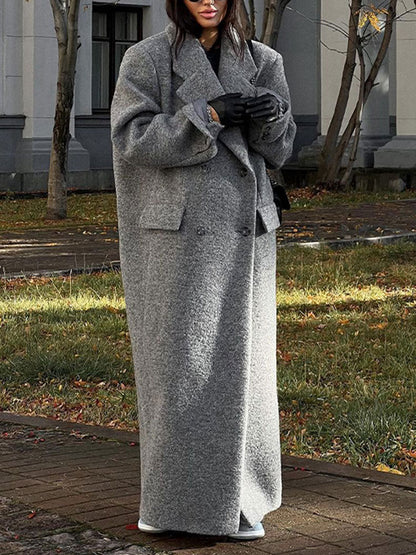 Women's oversized wool coat in the elegant NOVAE design