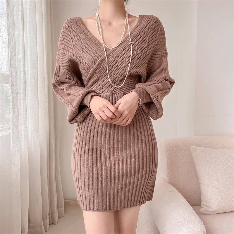 Women's Elegant Knit Dress with V-Neck and Textured Top NOVAE