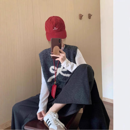 Women's Cozy Knit Vest with Playful Bow Motif NOVAE