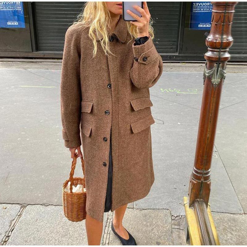 Women's elegant wool coat with pockets and contrasting buttons NOVAE