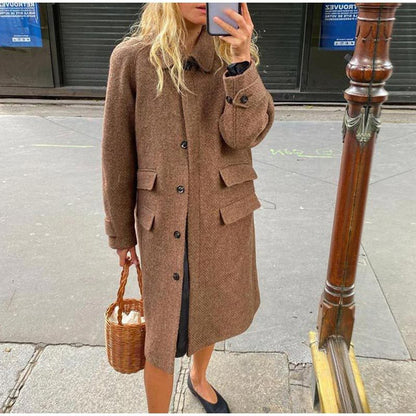 Women's elegant wool coat with pockets and contrasting buttons NOVAE