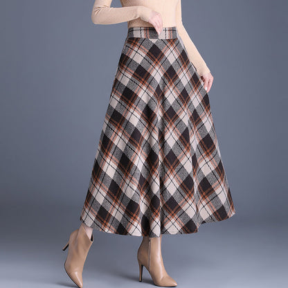 Women's maxi skirt in an elegant checked design NOVAE