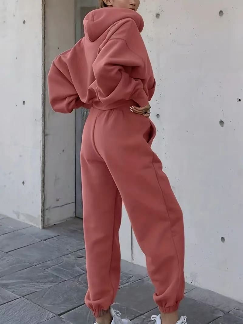 Women's Comfortable Hooded Pullover with a Casual Cut and Practical Pockets NOVAE