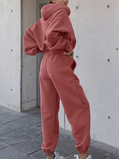 Women's Comfortable Hooded Pullover with a Casual Cut and Practical Pockets NOVAE