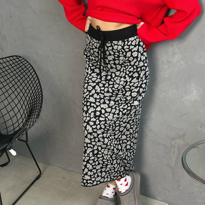 Women's midi skirt with leopard print and slit design NOVAE