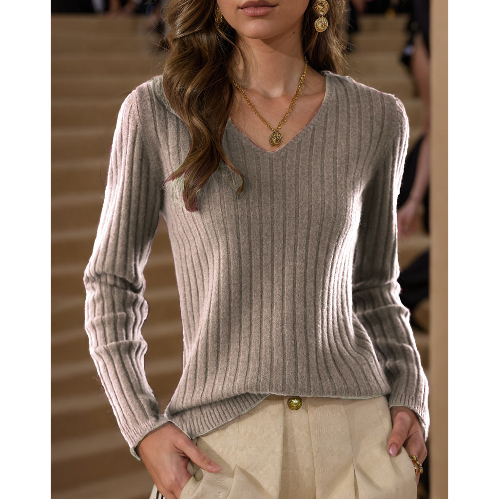 Women's V-neck knit sweater with fine rib knit design NOVAE