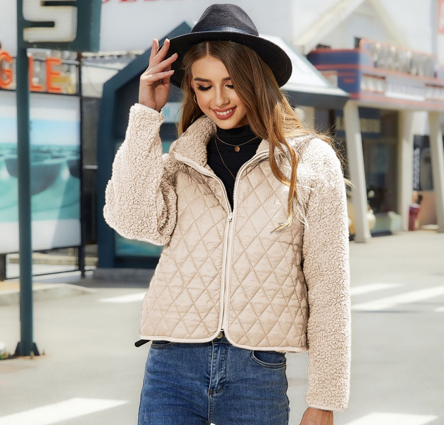 Women's Cozy Quilted Jacket with Soft Collar and Contrasting Sleeves NOVAE