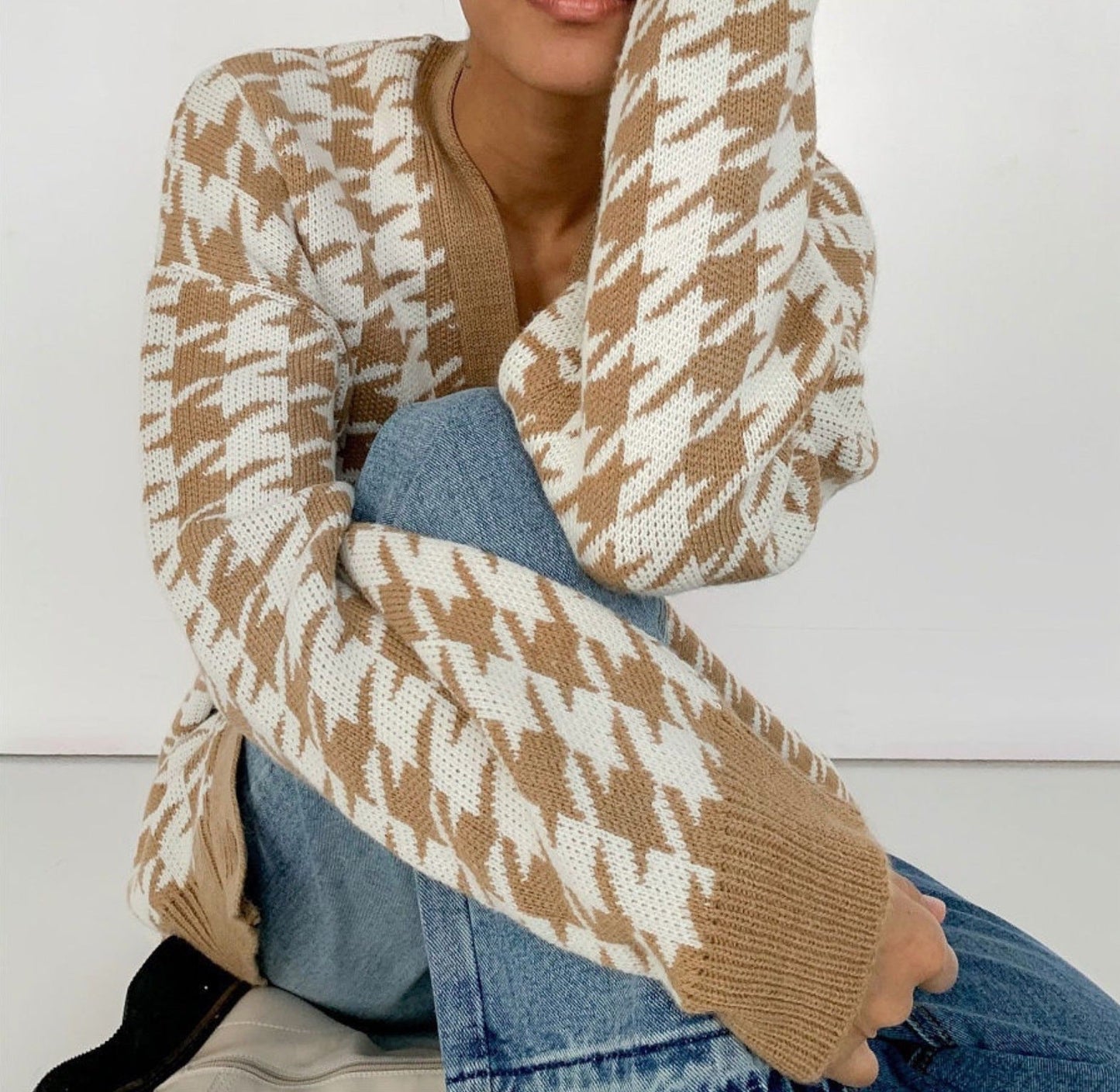 Women's chunky knit sweater with modern houndstooth pattern and button placket NOVAE