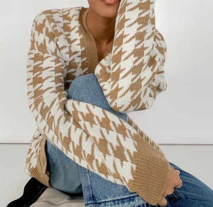 Women's chunky knit sweater with modern houndstooth pattern and button placket NOVAE