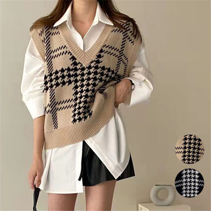 Women's knitted vest with V-neck and modern houndstooth pattern NOVAE