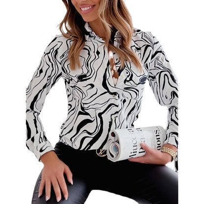 Women's blouse with delicate paisley pattern and elegant button placket NOVAE