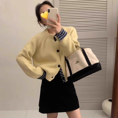 Women's cardigan with elegant button details and pretty pattern NOVAE