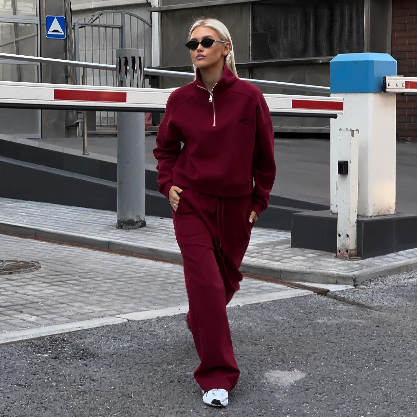 Women's casual tracksuit with high-closing zipper and relaxed fit NOVAE