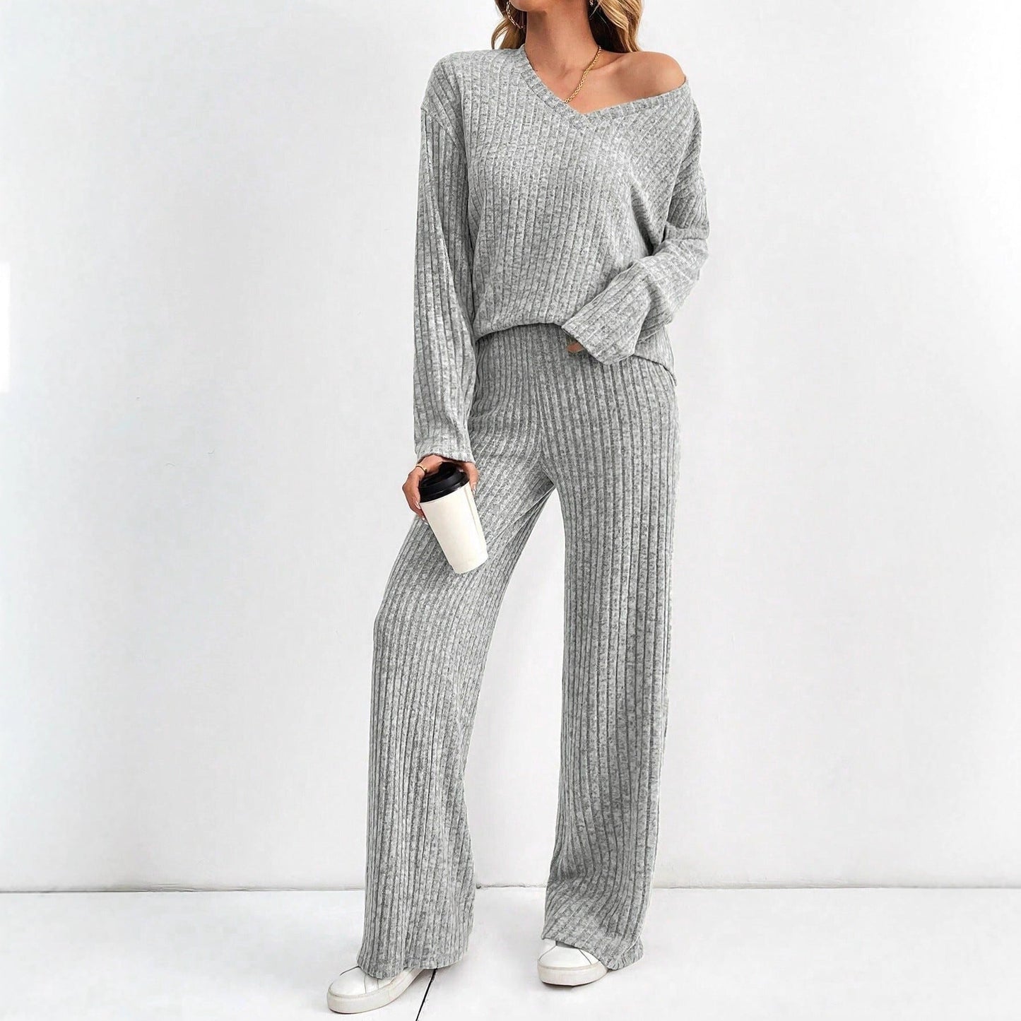Women's comfortable lounge set with V-neck and wide cut NOVAE