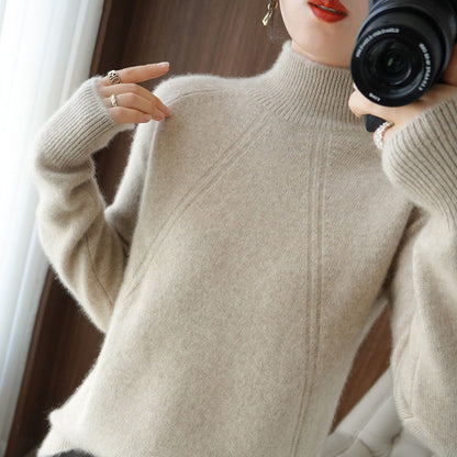 Women's cozy roll-neck sweater made of fine material with a relaxed fit NOVAE