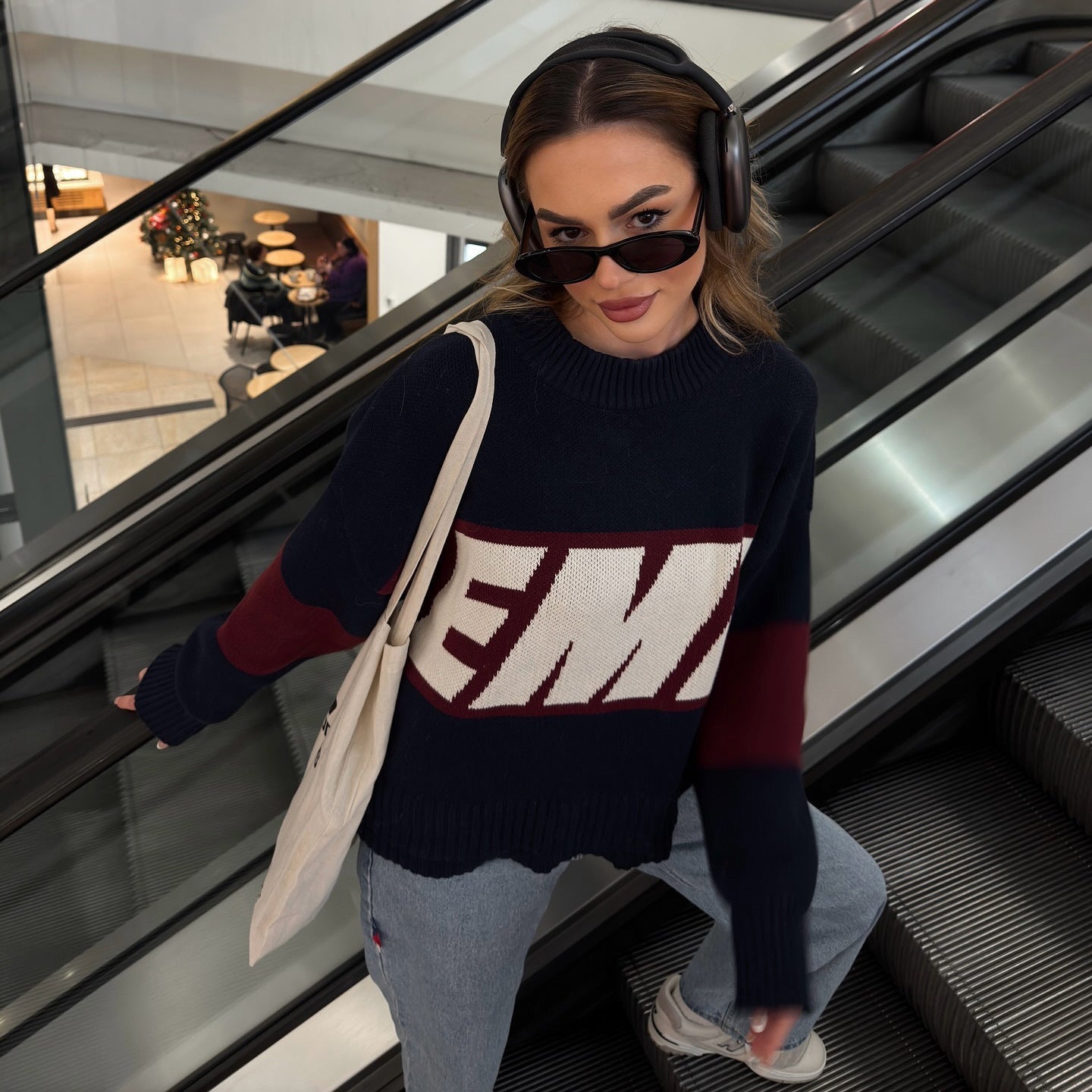 Women's sporty knit sweater with creative graphic design and casual cut NOVAE