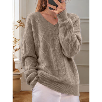 Women's Elegant Knit Sweater with Detailed Cable Pattern NOVAE