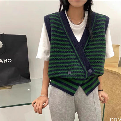 Women's knitted vest with V-neck and contrasting pattern NOVAE